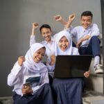 Mari Mengenal Apa Itu Desil? dalam Pendaftaran KIP Kuliah 2023 3 20230627072030 fpdl.in group excited teenagers school uniforms using laptop together with clenched fist movements 8595 24897 large