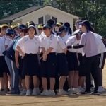 Momen Haru! Pelajar Jepang Berkerumun Tutupi Murid Berhijab yang Pingsan 3 SIAWA JWPng