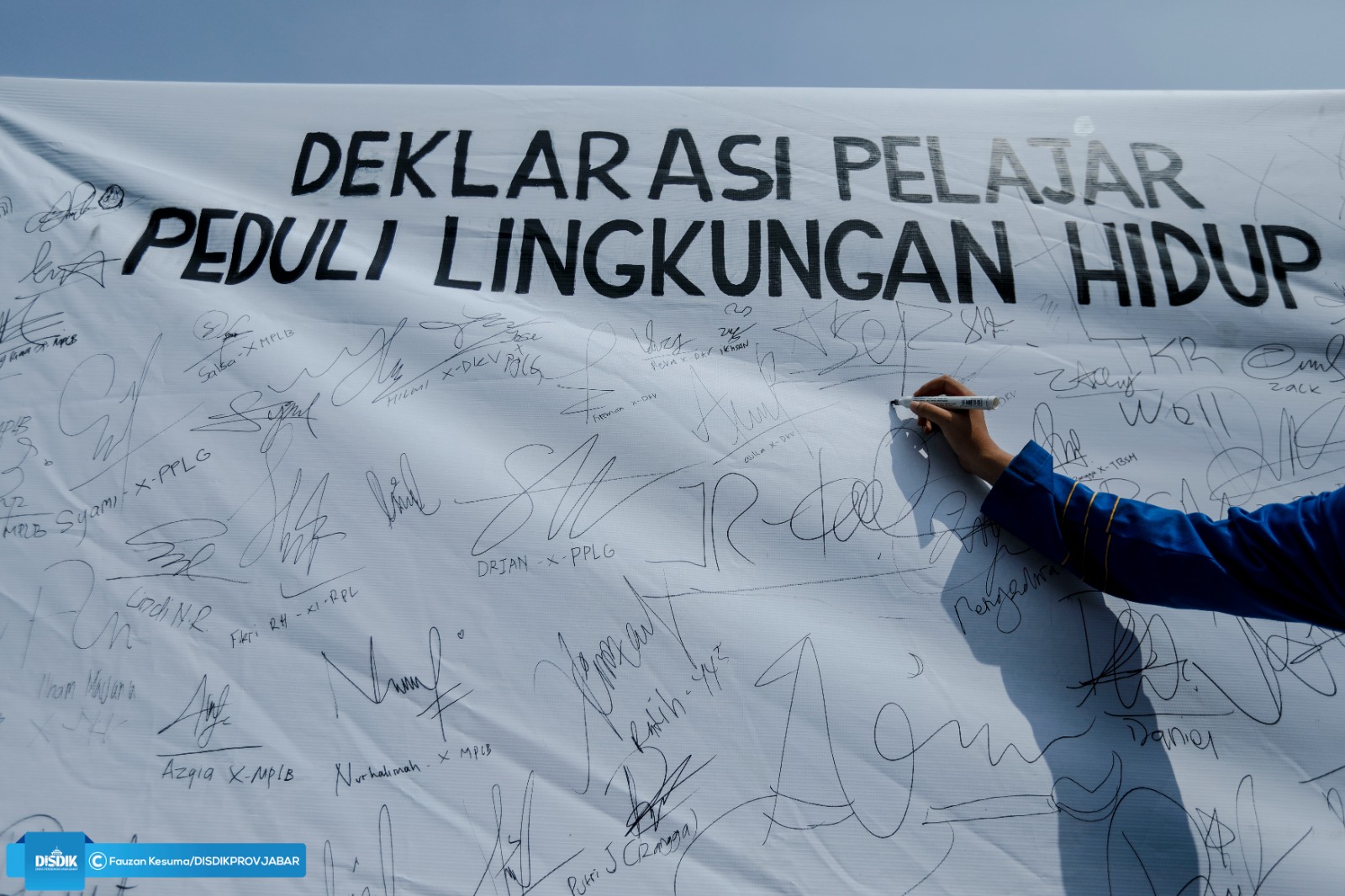 Peringati Hari Lingkungan Hidup Sedunia, SMK PI Serukan "Beat Plastic Polution" 1 attachment 1685957204341