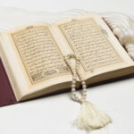 Alif Lam Qamariyah : Pengertian, Hukum Bacaan, Hingga Contoh Bacaan Dalam Al Qur’an 5 close up open holy book with bracelet