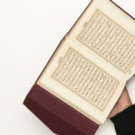 Alif Lam Syamsiah : Pengertian, Hukum Bacaan, Hingga Contoh Bacaan Dalam Al Qur’an 3 high angle priest holding holy book