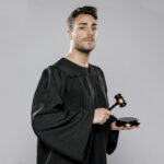 5 Universitas Hukum Terbaik di Dunia, Cocok Buat Kamu si Future Lawyer 5 side view male judge with gavel