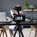 Pekerjaan yang Paling Banyak Dibutuhkan Tahun 2023! Cocok Untuk Fresh Graduate 5 woman making beauty vlog with her professional camera