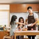 5 Ide Kegiatan Menyenangkan Untuk Mengisi Liburan Sekolah Anak 5 20230703084132 fpdl.in sweet family weekend activities cooking together with dad mom daughter happiness moment joyful hobby home kitchen background 609648 2358 large