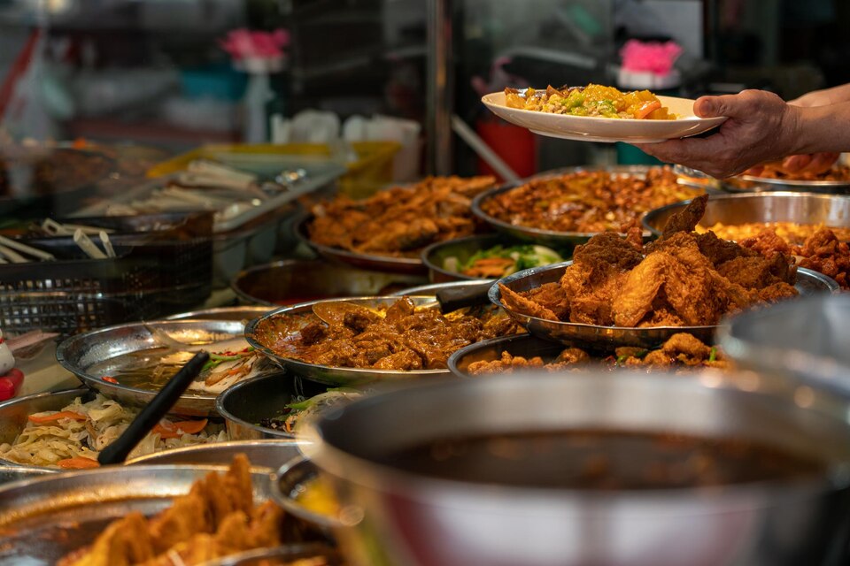 Menarik! Warteg Kekinian Dilengkapi WIFI hingga Kasir Online 1 20230714082556 fpdl.in wide range choices asian dishes economy rice mixed rice stall hawker food 181624 61552 large