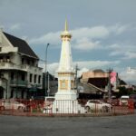 Yogyakarta: Melangkah Menuju Puncak sebagai Kota Pendidikan Unggulan di Indonesia 3 20230804065438 fpdl.in historical building from yogyakarta indonesia was built 1755 ad by mataram kingdom tugu jogja 764183 417 large