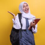 3 SMA Swasta Terbaik yang Memikat Hati di Batam 3 20230815051035 fpdl.in cheerful female indonesian high school student white grey uniform holding books 368093 7780 large