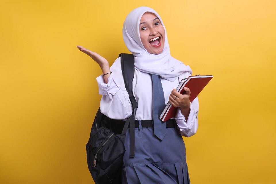 3 SMA Swasta Terbaik yang Memikat Hati di Batam 1 20230815051035 fpdl.in cheerful female indonesian high school student white grey uniform holding books 368093 7780 large