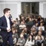 20230816064449 fpdl.in successful businessman holds business conference press 160672 38031 large