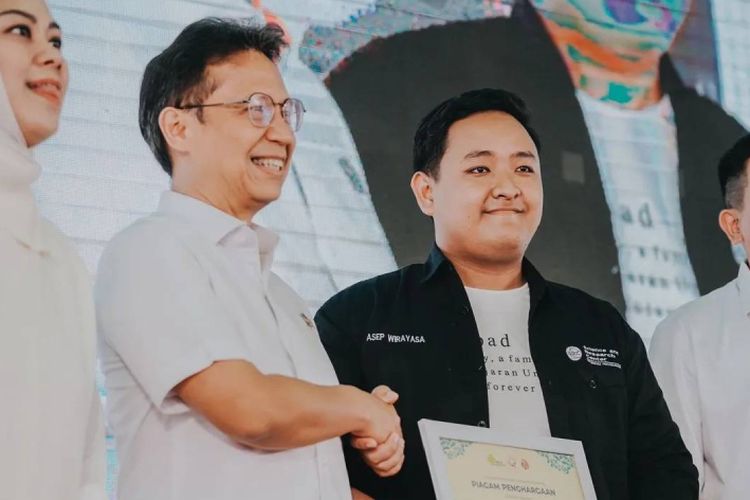 Kisah Inspiratif Asep: Dari Penemu Ilmiah Terbaik Internasional Hingga Penghargaan Menkes 1 444