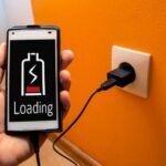 Simak! Beberapa Hal Yang Perlu Dihindari Saat Mengisi Daya Smartphone Kamu 5 dampak buruk menggunakan charger hp bukan ori bawaan