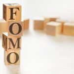 FOMO: Pengertian, Penyebab, dan Dampaknya pada Kesehatan 3 20230901054449 fpdl.in four wooden cubes arranged stack with letters fomo meaning fear missing out them space text image down right corner 692357 3341 large