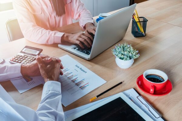 20230908062014 fpdl.in photo young account managers crew working with new startup project notebook wood table 35681 176 large