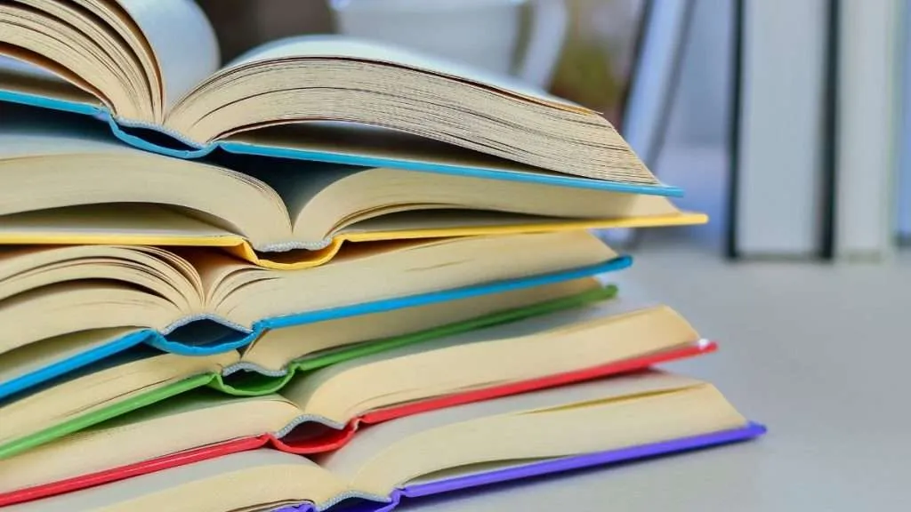 Agar Lebih Produktif, 6 Hal Yang Dilakukan Orang Sukses Saat Hari Pertama Kerja 1 textbooks 1024x576 1