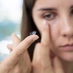 Bisa Berakibat Fatal, 4 Kesalahan Saat Mengunakan Softlens 3 woman checking some new lenses