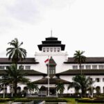 10 Tempat Wisata di Jawa Barat Yang Wajib Di Kunjungi Anak Muda 3 168420020727 gedung sate