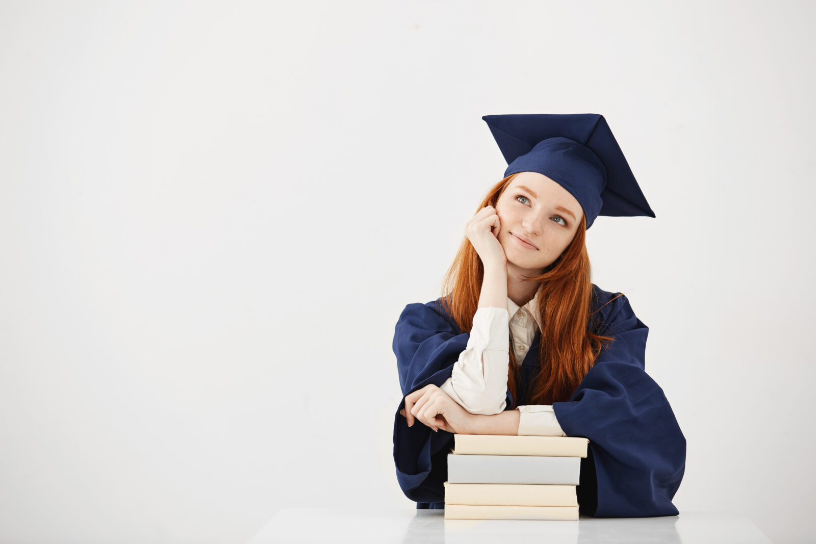 Catat! 6 Beasiswa S1 hingga S3 Ini Hanya Ada Satu Tahapan Seleksi 1 dreamy graduate woman smiling thinking sitting with books