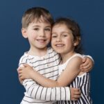 16 Nama Unik Yang Ada Di Seluruh Dunia 5 smiley little kids holding each other