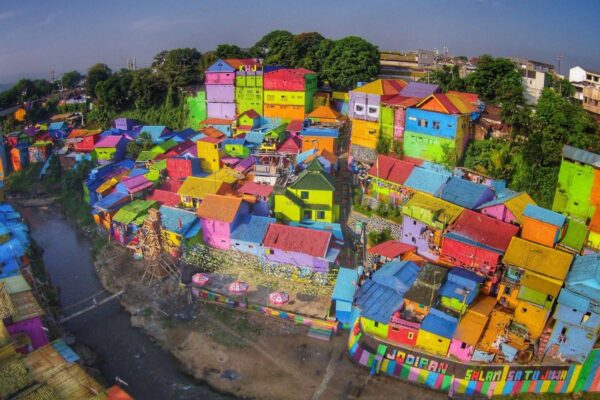 1123022022 kampung warna warni