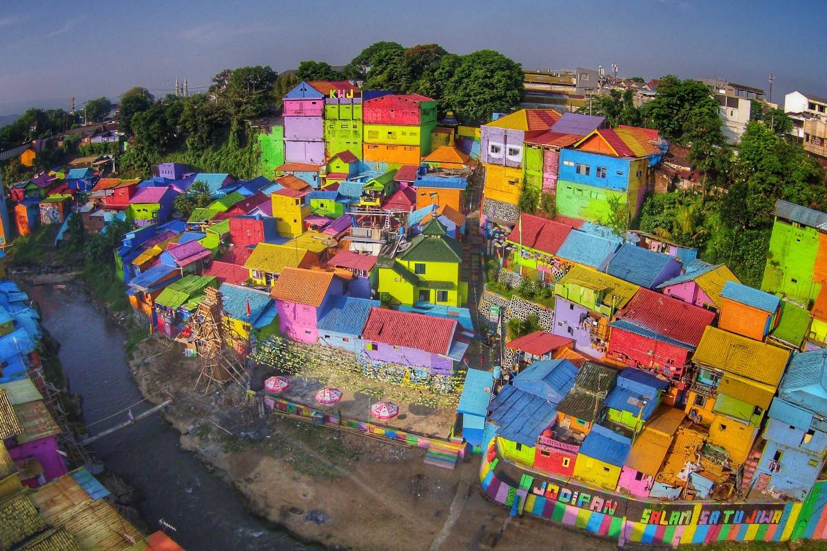 7 Kampung Unik di Indonesia, Ada Yang Bermata Biru Lho 1 1123022022 kampung warna warni