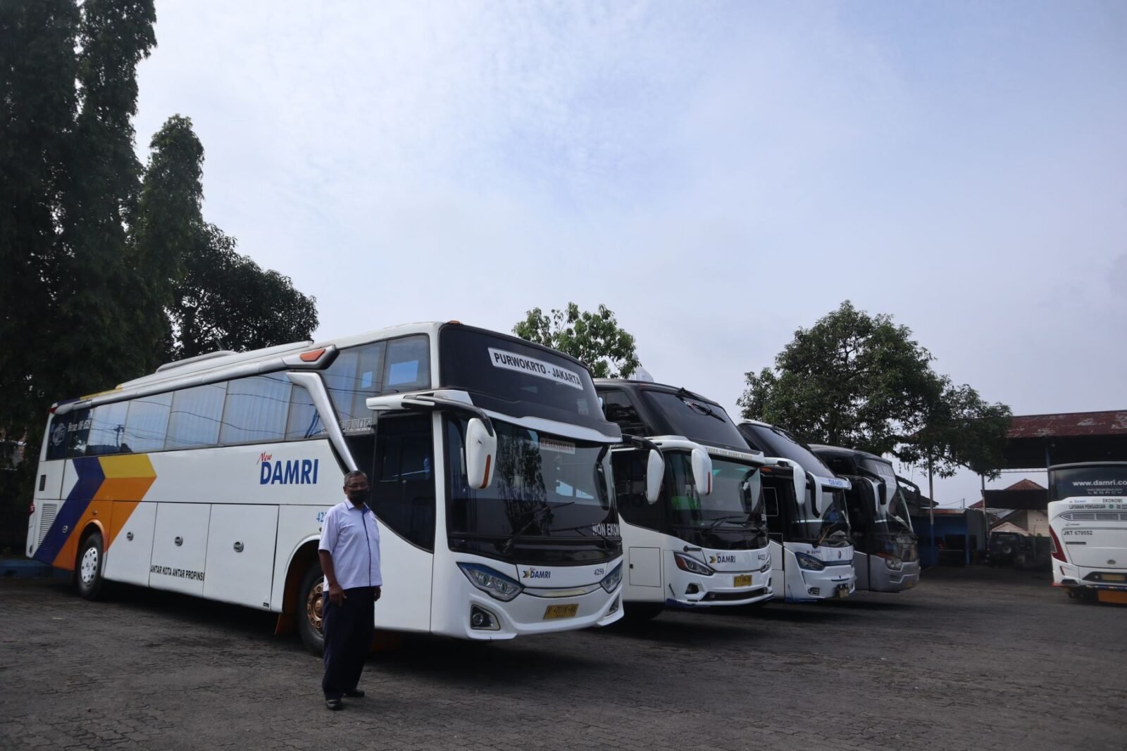 BUMN Perum DAMRI 2023 Buka Lowongan Kerja Untuk Lulusan SMA/SMK, Usia ...