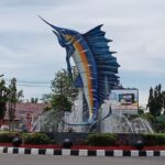 7 Wisata Edukasi di Pangandaran Untuk Liburan, No 4 Banyak dikunjungi. 3 patung ikan marlin yang menjadi ikon dari kabupaten pangandaran 169