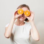 4 Manfaat Vitamin C untuk Kulit 3 woman with food