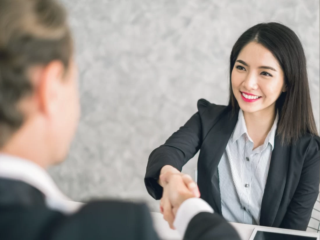 142 12TheresiaSurya Asri 5 Perbedaan Karir dan Pekerjaan yang Harus Diketahui Featured Landscape