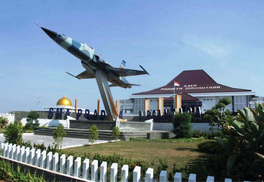 monumen sma pradita dirgantara 2 1