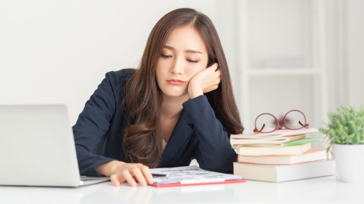 Kamu Mudah Mengantuk Saat Puasa? Hal Ini Bisa Jadi Penyebabnya Beserta Solusinya! 1 016392500 1649817769 Badan Lemas Saat Puasa Mungkin Anda Mengalami Kondisi Ini