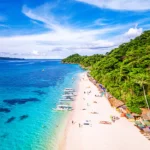 8 Wisata Pantai Dekat Dengan Jakarta, Bisa Kamu Dikunjungi Bersama Keluarga Saat Libur Hari Raya! 3 boracay shutterstock 641355409