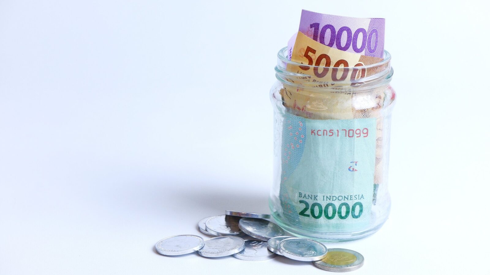 Tips Menabung Ala Warga Jepang, Agar THR Gak Cepat Hilang! 1 shutterstock 2127874196