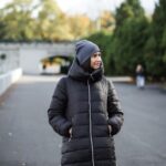 Tiris Di Saat Musim Kemarau, Berikut Penjelasan BMKG Soal Fenomena Suhu Dingin di Bandung! 10 girl stands embankment near water warm clothes 354424 102