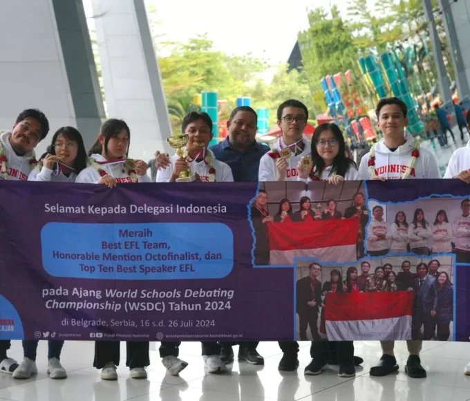 lima Pelajar Jenjang SMA Mengukir Prestasi di Ajang Debat Tingkat Dunia World Schools Debating Championship WSDC1 2654407076
