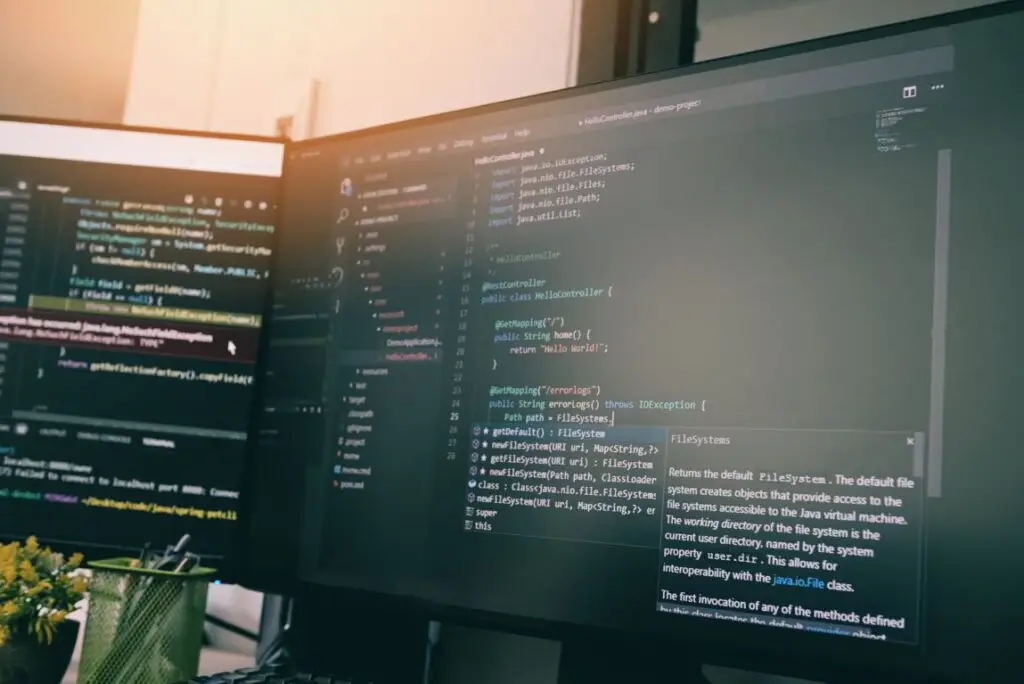 programming adalah hard skill yang dibutuhkan oleh data analyst 1024x684 1