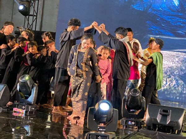 photo 6328048670846598460 y