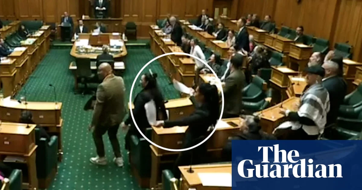 Anggota Anggota Suku Māori Menari Haka di ParlemenMenari Haka di Parlemen, Dampak dari Protes RUU Hak Māori! 1 Penghinaan dan tarian haka saat anggota parlemen Selandia Baru memperdebatkan