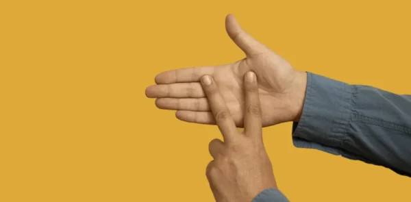 SIGN LANG ON YELLOW SPACE 1024x504 1