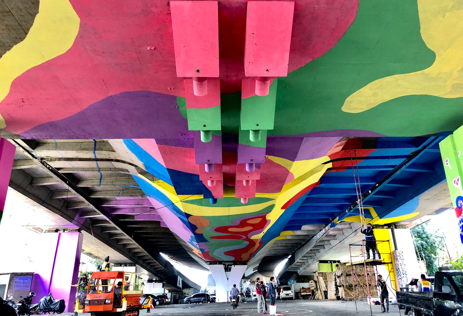 Keren Banget! Mural Terpanjang Indonesia Kini Warnai Kolong Jembatan Pasupati Bandung 1 WhatsApp Image 2025 01 17 at 11.02.02 1f403f7e