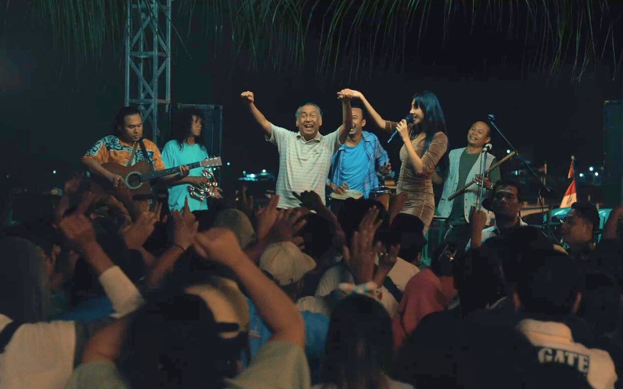 Film "Mendadak Dangdut" Suguhkan Komedi Segar di Balik Cerita Keluarga yang Mengharukan 1 WhatsApp Image 2025 04 27 at 12.09.09 2f35be2b