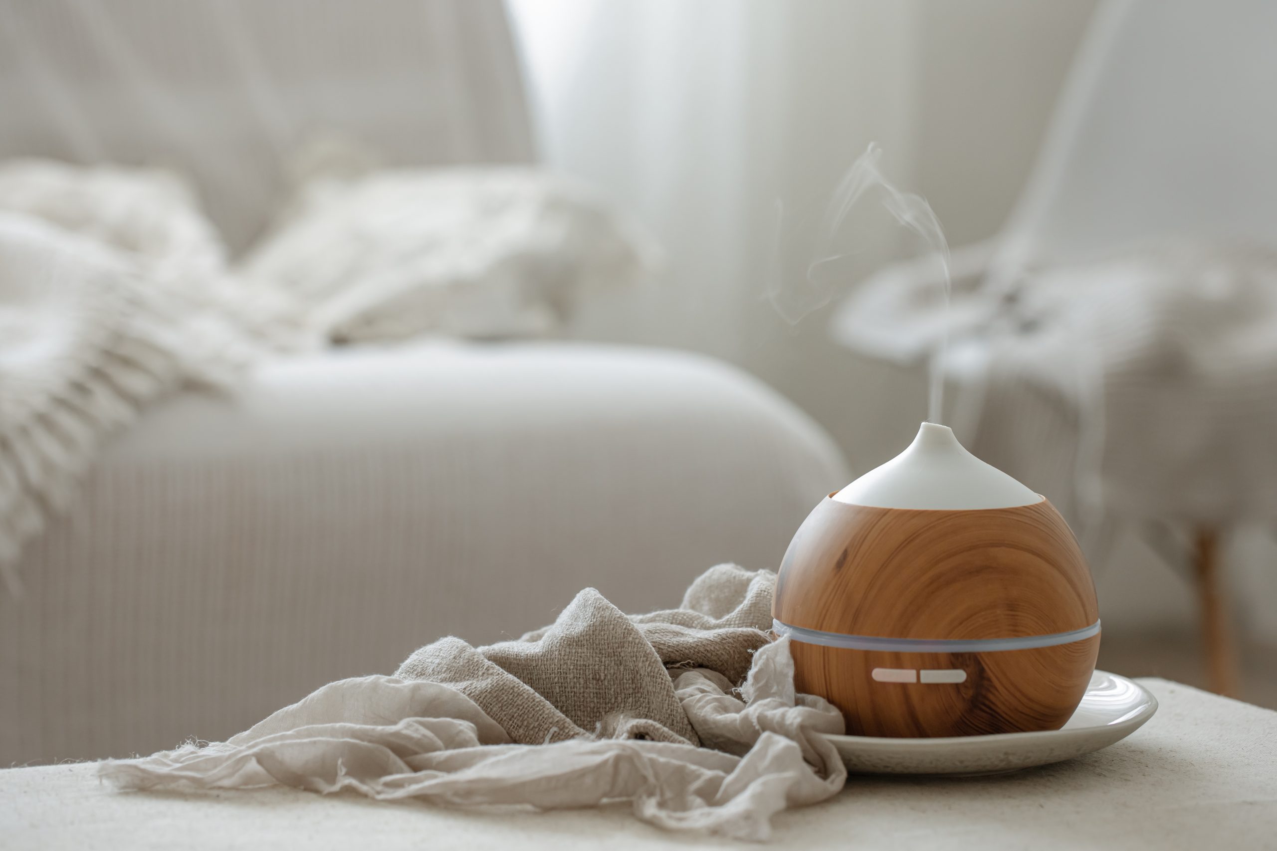 Kamu Sering Masuk Angin? 6 Cara Ini Bisa Mengatasi Tanpa Harus Kerokan 4 essential oil aroma diffuser humidifier diffusing water articles air scaled 1
